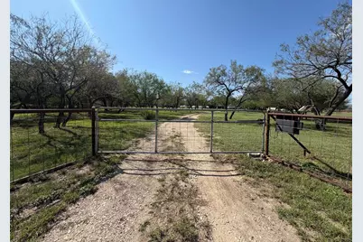 256 High Ridge Meadows Drive, Gonzales, TX 78629 - Photo 3