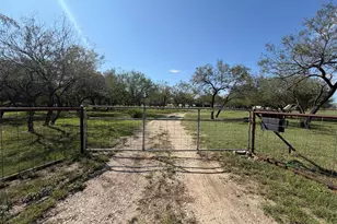 256 High Ridge Meadows Dr, Gonzales, TX 78629 - Photo 3