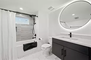 2104 E 2nd St, Austin, TX 78702 - Photo 27