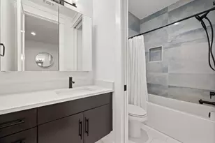 2104 E 2nd St, Austin, TX 78702 - Photo 25