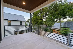 2104 E 2nd St, Austin, TX 78702 - Photo 23