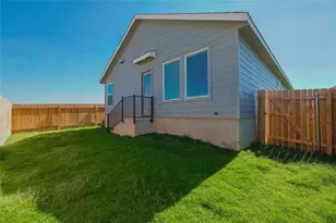 308 Cowpoke Dr, Jarrell, TX 76537 - Photo 27