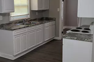 204 3rd St, San Marcos, TX 78666 - Photo 5