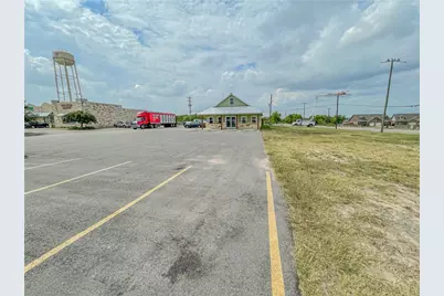 191 Town Center Boulevard, Jarrell, TX 76537 - Photo 13