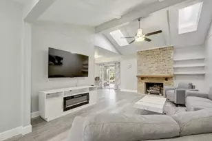 2700 Kerrybrook Ln, Austin, TX 78757 - Photo 3
