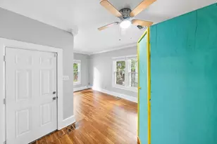 2032 E Cesar Chavez St, Austin, TX 78702 - Photo 11