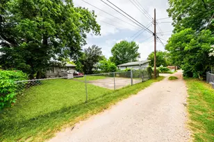 2032 E Cesar Chavez St, Austin, TX 78702 - Photo 25