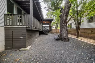 1302 S 5th St, Austin, TX 78704 - Photo 31