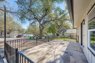 10710 Crestview Dr, Jonestown, TX 78645 - Photo 5
