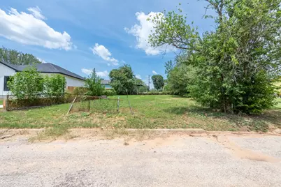112 Field Street, Luling, TX 78648 - Photo 1