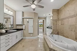 25207 Lakeview Dr, Spicewood, TX 78669 - Photo 15