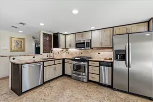 25207 Lakeview Dr, Spicewood, TX 78669 - Photo 11