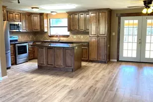 137 Road Runner Ln, Bastrop, TX 78602 - Photo 5