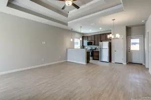 606 Hudson St, Seguin, TX 78155 - Photo 5