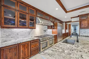 1904 E 13th St, Austin, TX 78702 - Photo 9