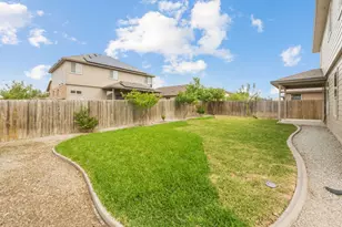 301 Serpentine Ln, Jarrell, TX 76537 - Photo 37