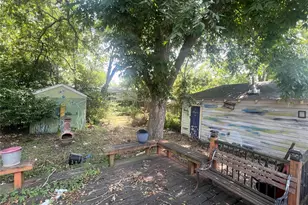 107 W 7th St, Elgin, TX 78621 - Photo 7
