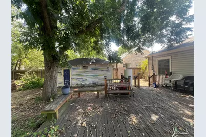 107 W 7th Street, Elgin, TX 78621 - Photo 9