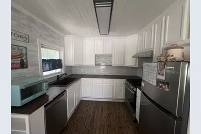 107 W 7th Street, Elgin, TX 78621 - Photo 3
