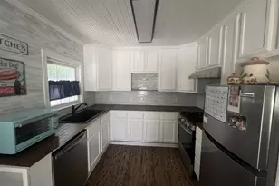 107 W 7th St, Elgin, TX 78621 - Photo 3