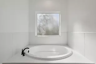 111 Kingwood Dr, Elgin, TX 78621 - Photo 35