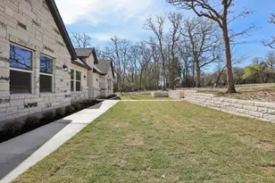 111 Kingwood Dr, Elgin, TX 78621 - Photo 5