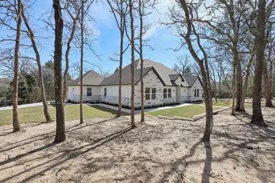 111 Kingwood Drive, Elgin, TX 78621 - Photo 3