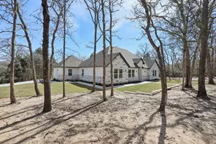 111 Kingwood Dr, Elgin, TX 78621 - Photo 3