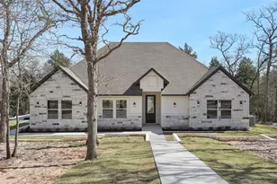 111 Kingwood Dr, Elgin, TX 78621 - Photo 1