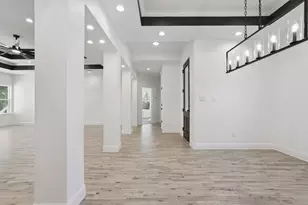 111 Kingwood Dr, Elgin, TX 78621 - Photo 17