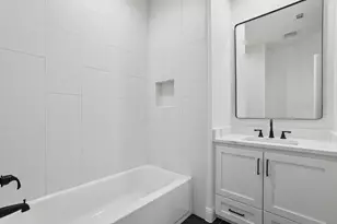 111 Kingwood Dr, Elgin, TX 78621 - Photo 27