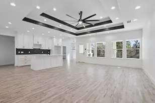 111 Kingwood Dr, Elgin, TX 78621 - Photo 7