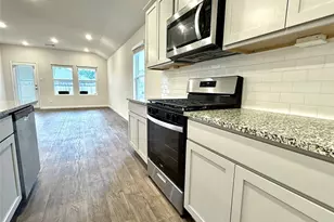 1305 Middleton Grv, Lockhart, TX 78644 - Photo 7