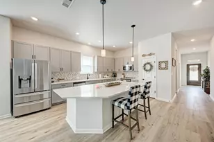 210 Mangold Dr, Hutto, TX 78634 - Photo 9