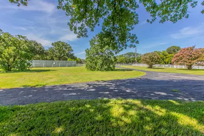 1905 Great Oaks Drive, Round Rock, TX 78681 - Photo 5
