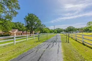 1905 Great Oaks Dr, Round Rock, TX 78681 - Photo 29