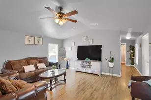 599 Rocky Ln, Luling, TX 78648 - Photo 5