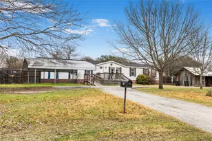 1005 Baumgarten St, Schulenburg, TX 78956 - Photo 3