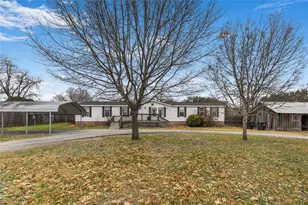 1005 Baumgarten St, Schulenburg, TX 78956 - Photo 1