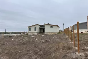 306 Centella Cir, Dale, TX 78616 - Photo 23