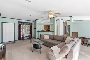 124 Suzanne Dr, Bastrop, TX 78602 - Photo 5