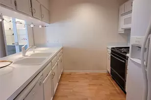 2410 Enfield Rd, Austin, TX 78703 - Photo 5