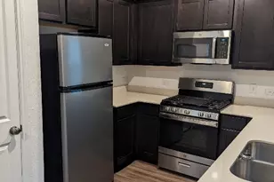 415 Halfmoon Dr, Lockhart, TX 78644 - Photo 5