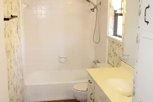 535 W Prairie Lea St, Lockhart, TX 78644 - Photo 5