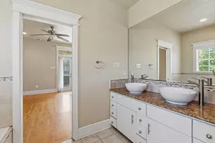 1305 Cometa St, Austin, TX 78721 - Photo 13