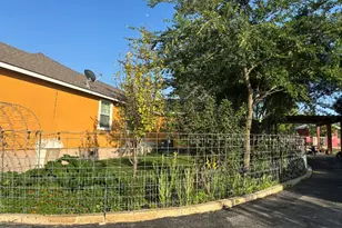 159 Kathy Dr, Lockhart, TX 78644 - Photo 3