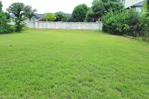 520 W 22nd St, Georgetown, TX 78626 - Photo 1