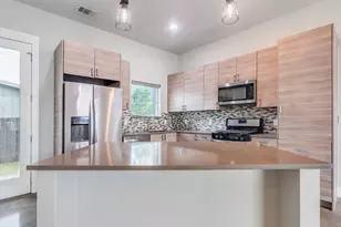 4707 Leslie Ave, Austin, TX 78721 - Photo 3