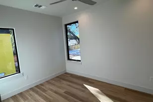 1131 Walton Ln, Austin, TX 78721 - Photo 9