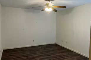 1302 N Bishop St, San Marcos, TX 78666 - Photo 7